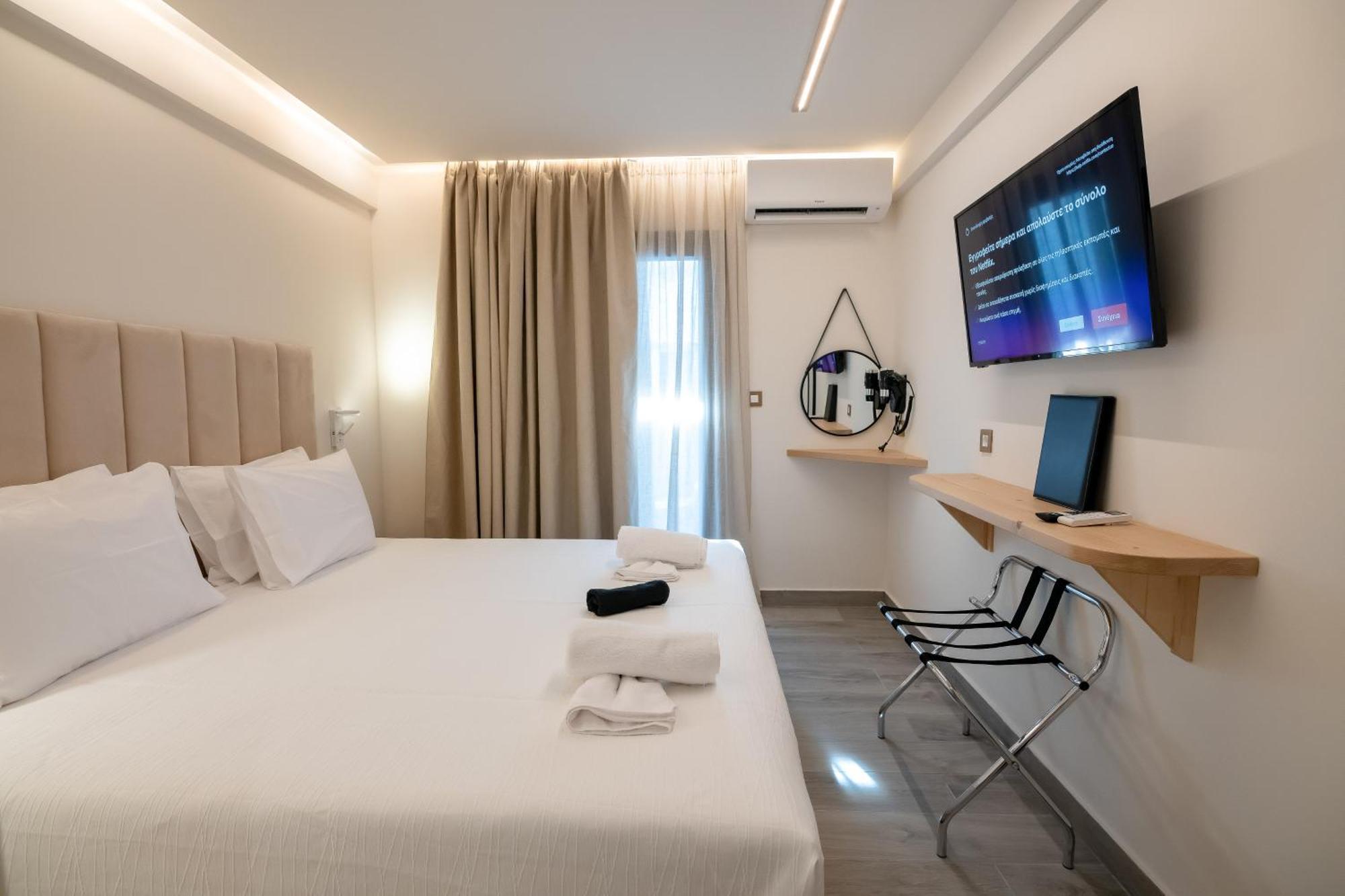 Ocean 11 Hotel Skiathos Town Exterior photo