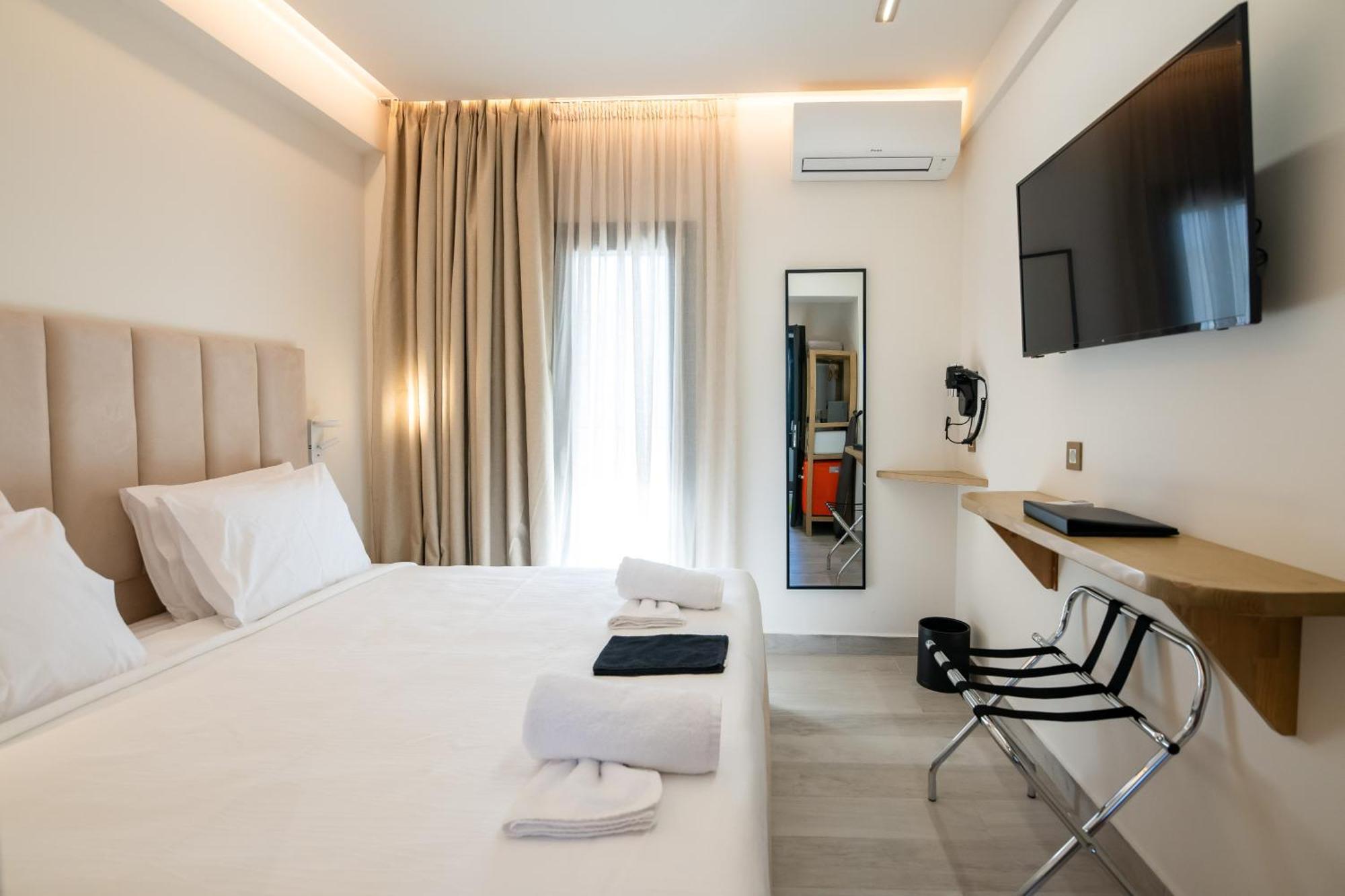 Ocean 11 Hotel Skiathos Town Exterior photo
