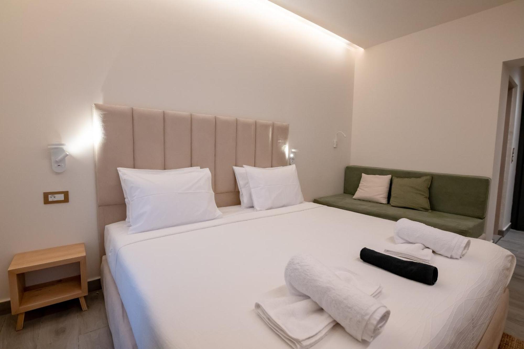 Ocean 11 Hotel Skiathos Town Exterior photo